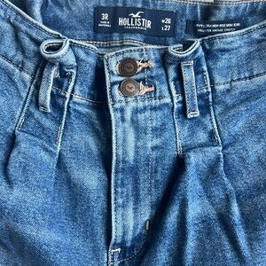 Hollister Curvy Ultra High-Rise Mom Jean Women’s Size‎ 26 X 27 Vintage Stretch